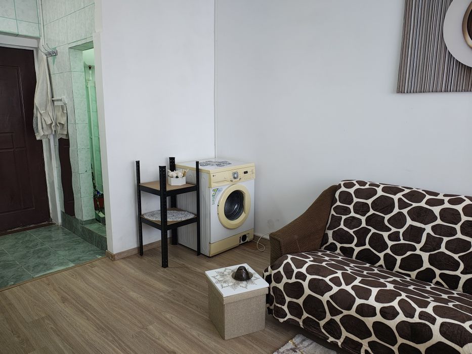 Persoana fizică, inchiriez camera de camin cu baie proprie