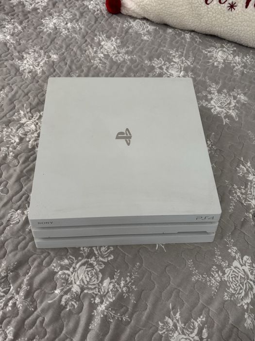 Playstation 4 pro Alb