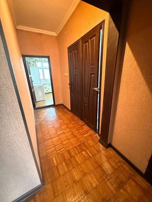 Продаётся трёхкомнатная на м-в Карасу-2