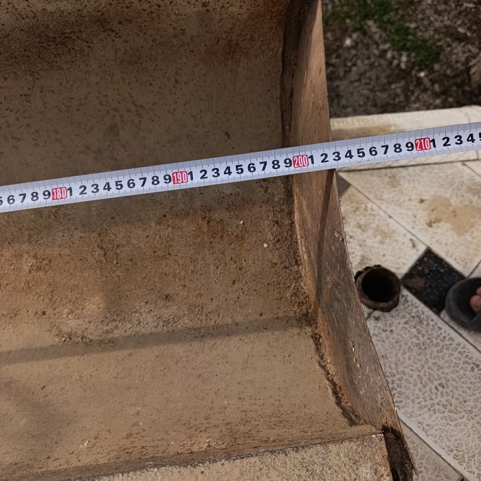 Qoʻy, mol va chorva uchun omuxta yem idish, oxur sotiladi, uzunligi 2m