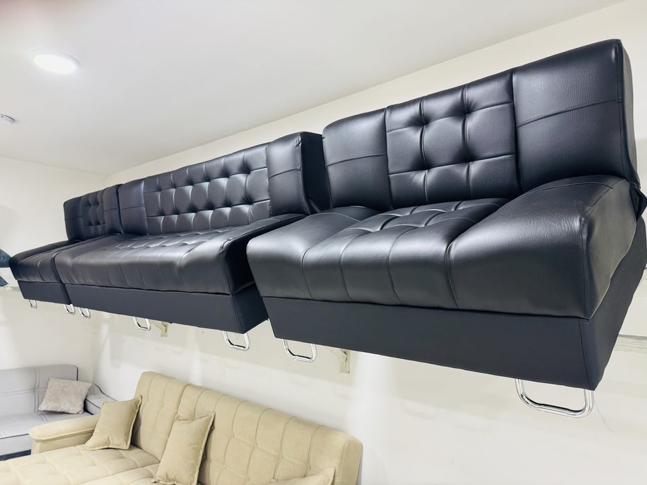 кожаный диван и кресло