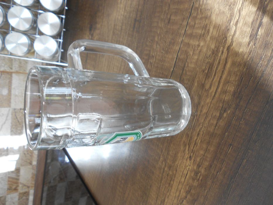 стъклени чаши за уиски , шампанско и халби за бира