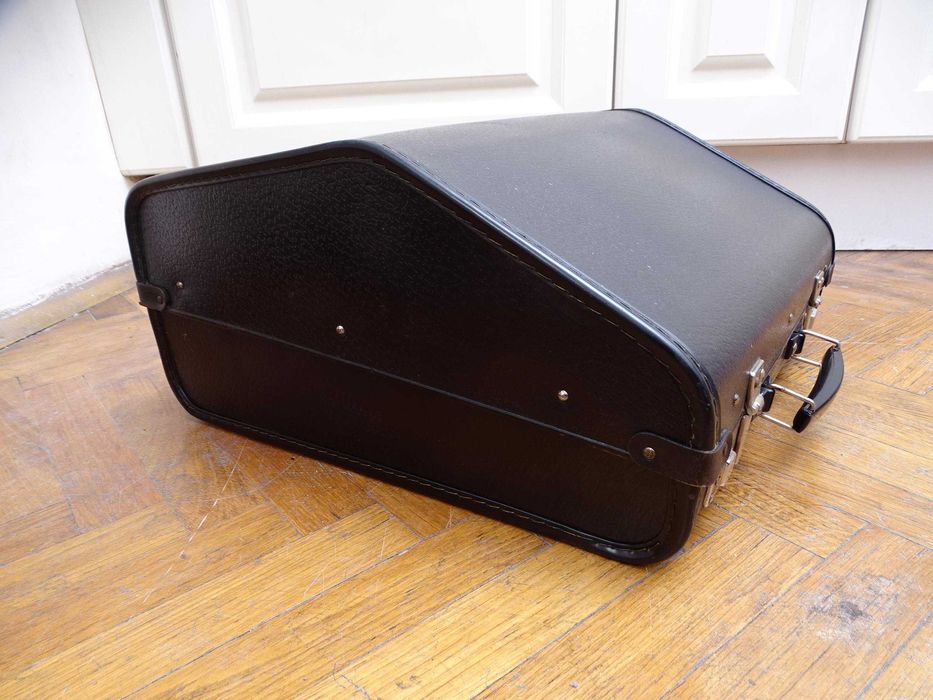 Много запазен куфар