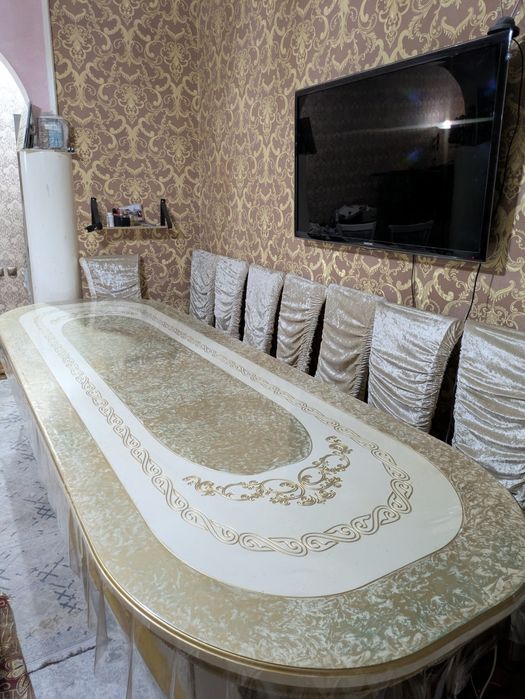 Стол со стульями