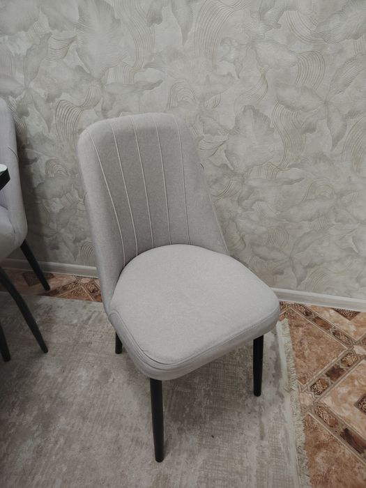 Продам стол комплект со стульями