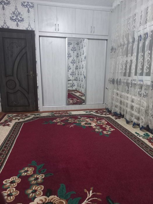 Kvartira sotiladi Zarafshon shahar