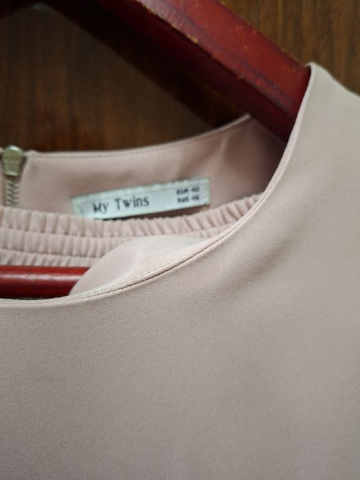 Костюм новый турецкий.  Размер 40. А также платья на 46 размер