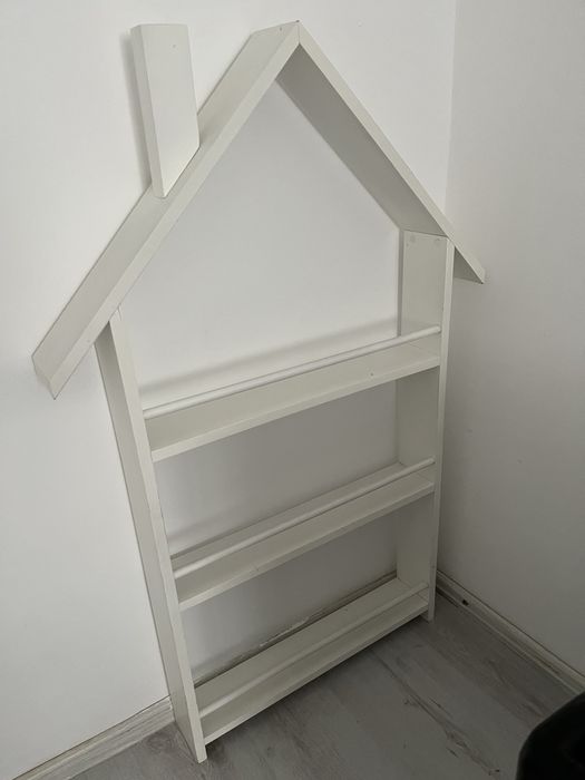 Biblioteca tip Casuta Montessori