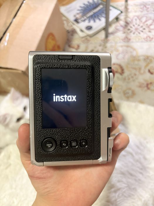 Продам instax mini evo
