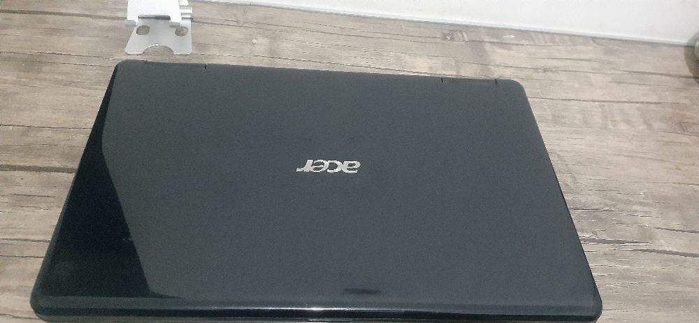 Srochna sotiladi acer yaxshi ishlidi hamma joyi zor