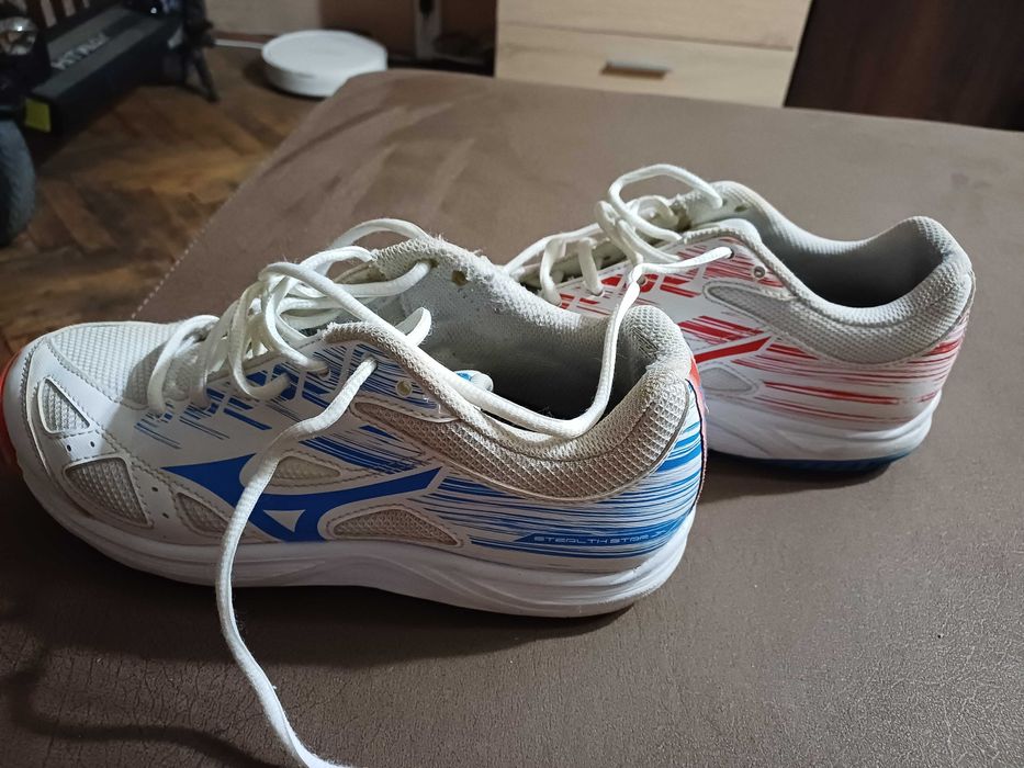 Продавам спешно маратонки