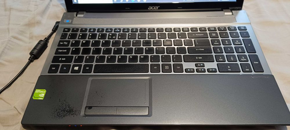 Продавам лаптоп Acer Aspire V3-571G