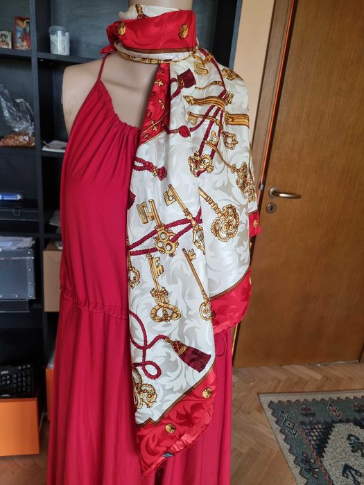 Голям копринен шал в червената гама