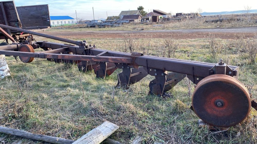 Плуг 8 корпусной