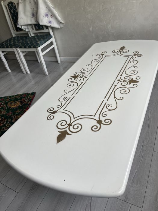 Стуля и стол кухонный