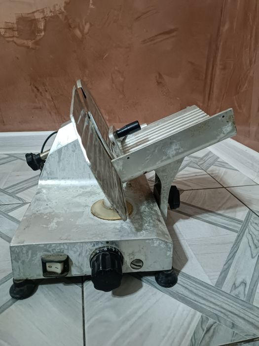 Продам слайсер .