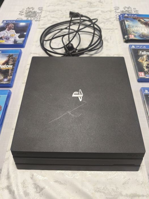 PS4 PRO - 1 TB - cu Jocuri la Pachet