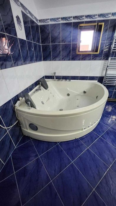 vand cada cu radio si jacuzzy