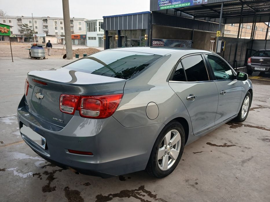 Chevrolet Malibu 2 pozitsiya.