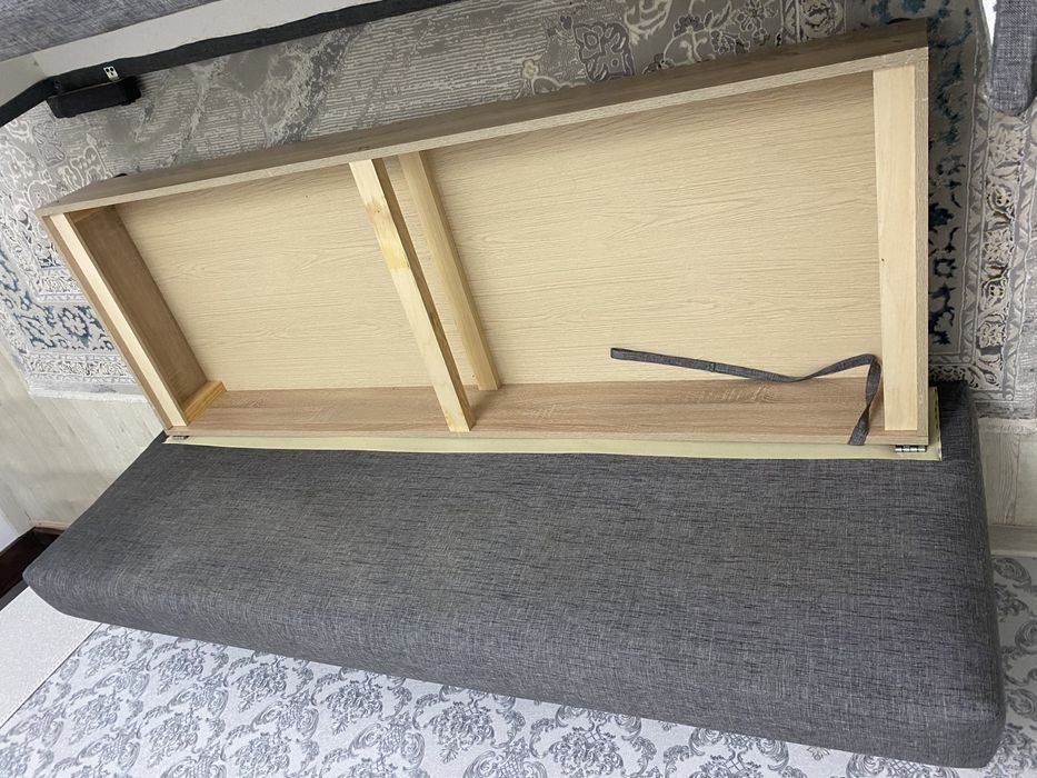 Диван расклодной.