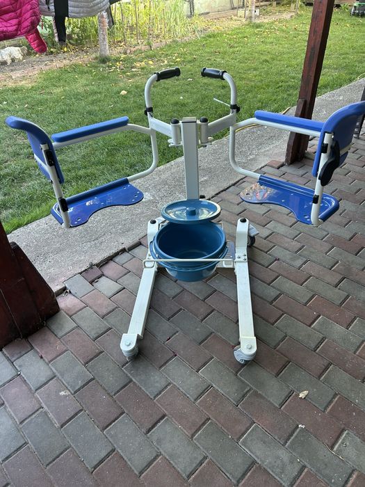 Scaun hidraulic pentru persoane cu handicap