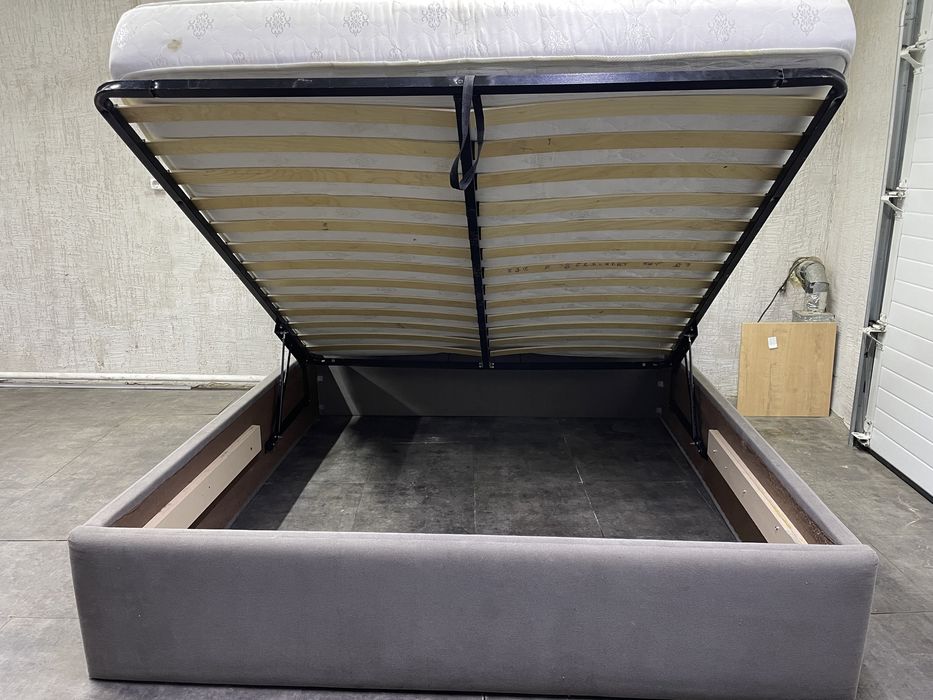 Продам кровать двухспальная