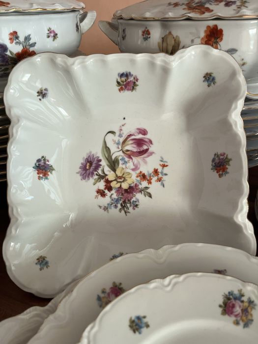 Порцеланов сервиз за хранене