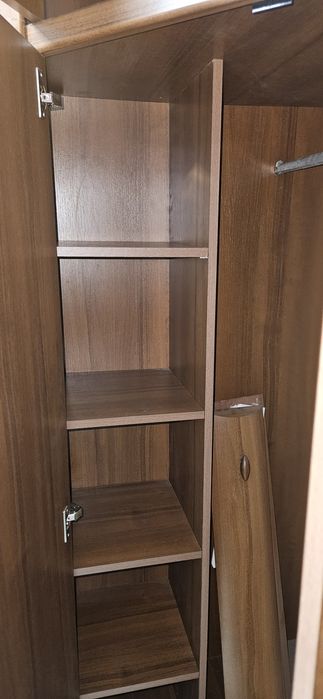 Шкаф угловой коричневый