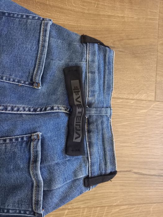 Екстравагантни дънки Veteida, Дила стил