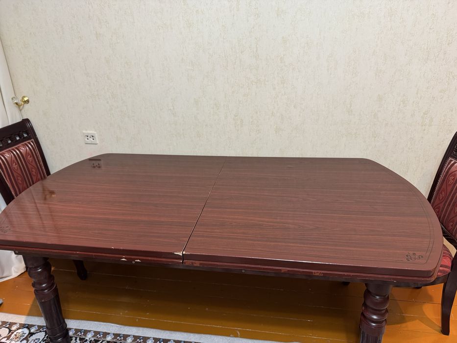 Продам стол гостинный