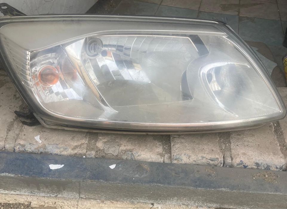 Продам фар на Лада Гранта правый