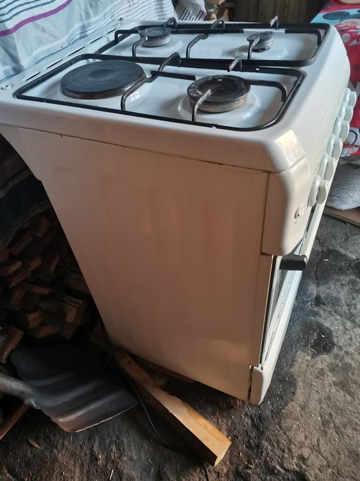 Продам газовую плиту