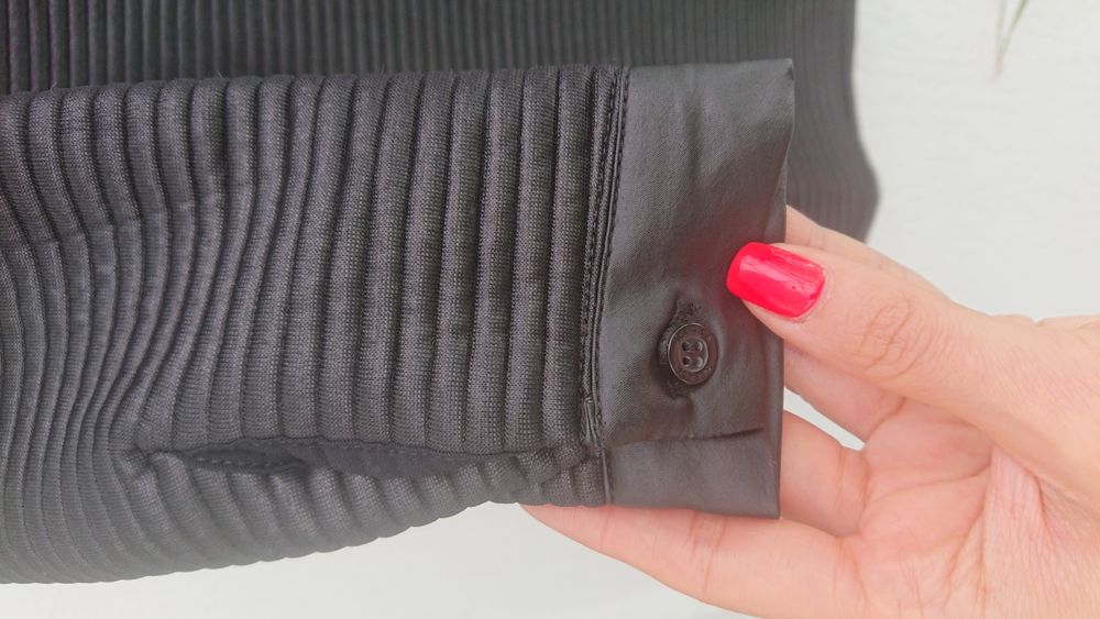 Продавам рокля с дълъг ръкав