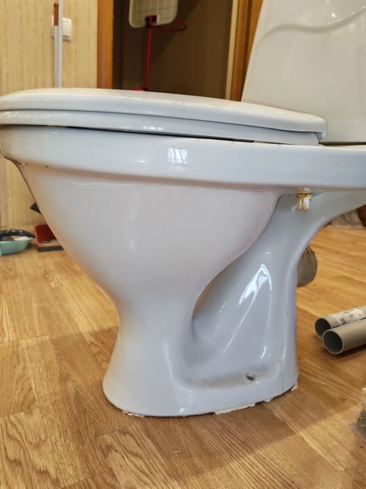 Продам унитаз Cersanit