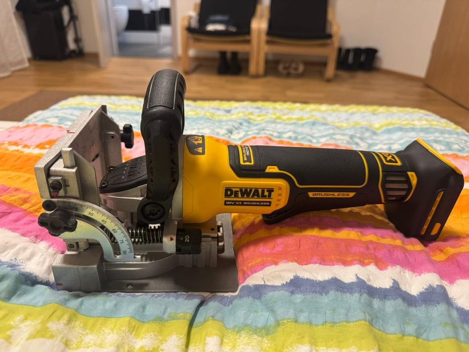 Vând  Mașina de Frezat