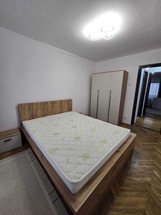 Inchiriez Apartament 4 Camere Decomandat