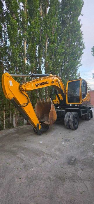 Ekskavator HYUNDAI