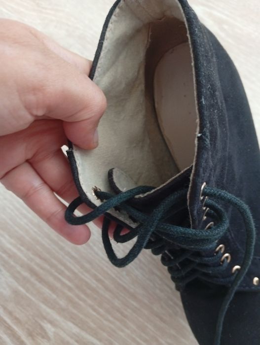 Продавам рокля с боти