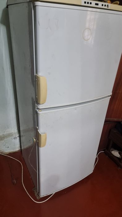 Продаю технику и стол