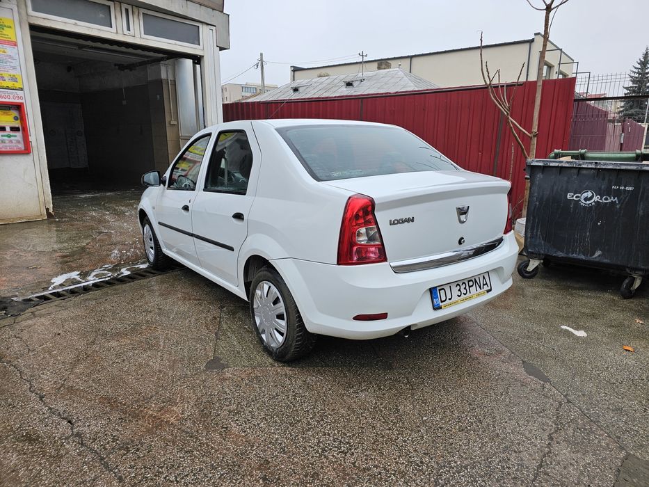 Vând Logan 2013, 1.2 benzina. Varianta cu A.C. și servo.