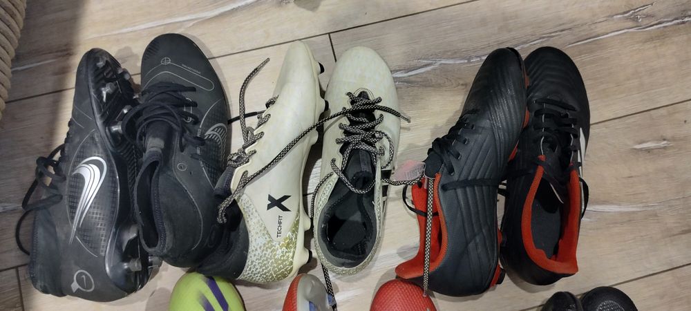 Футболни бутонки, стоножки размери от 40 до 42