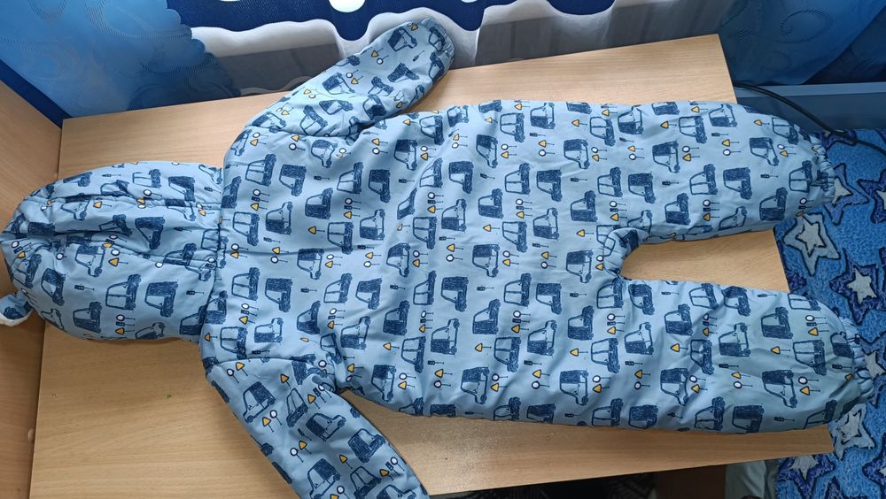 Продам комбинезоны на мальчика