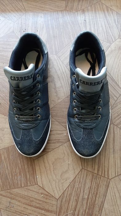 Vand adidasi sport Arata 10/10 ideali pentru sportul in sala si gazon