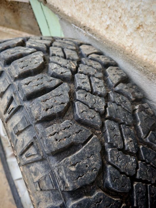 Джанти с гуми 235/75/15