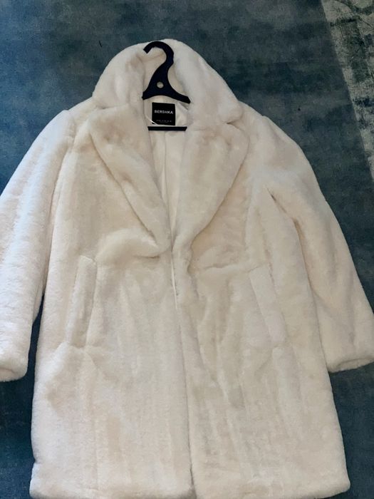 Шуба BERSHKA искуственная