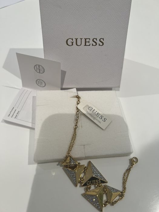 Гривна GUES с камъни сваровски.