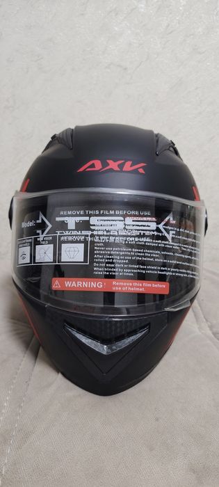 Yangi shlem sotiladi.