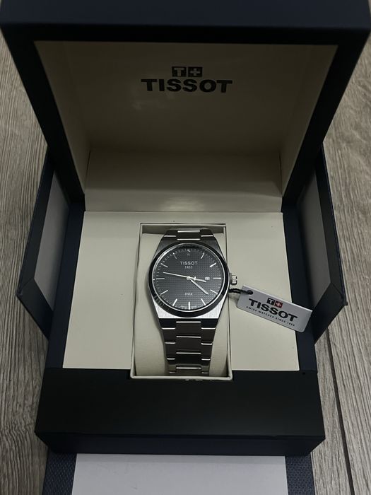 часы в стиле PRX