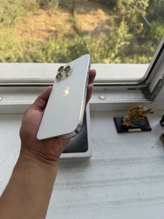 Продам iPhone 15 Pro Max White