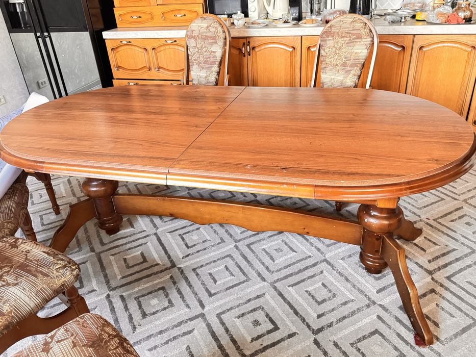 Продам стол дубовый